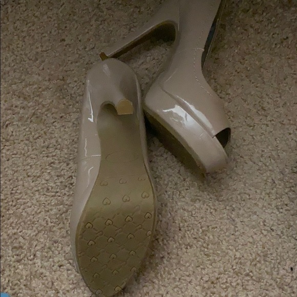 Beige Candies heels for Kohl’s size 6 - Picture 2 of 3
